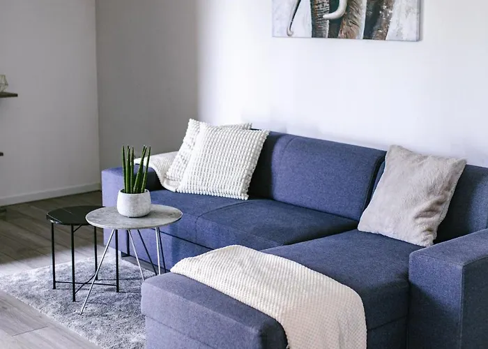 Modern Urban Flat - Near Downtown, Parking 프레쇼브