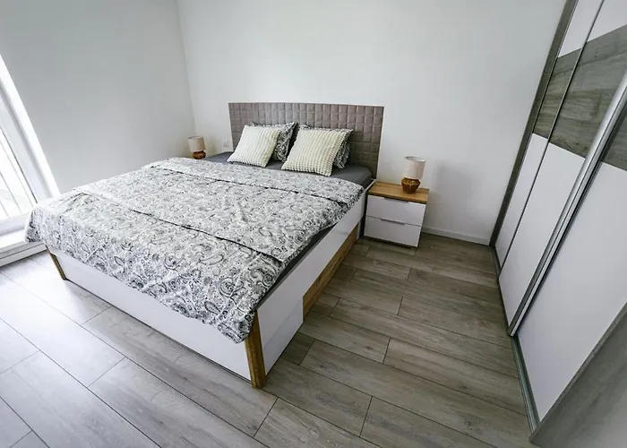 Modern Urban Flat - Near Downtown, Parking