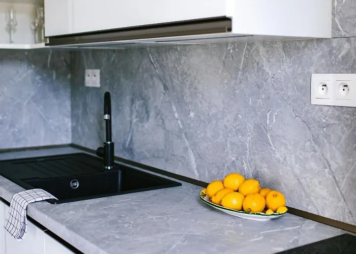 Modern Urban Flat - Near Downtown, Parking * 프레쇼브