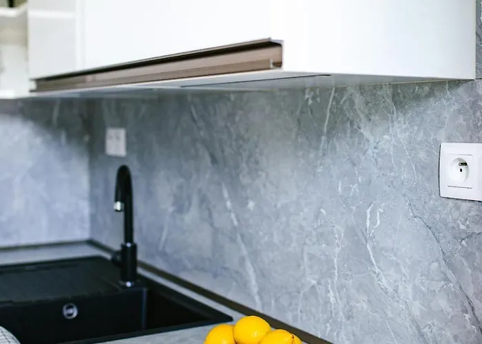 Modern Urban Flat - Near Downtown, Parking 프레쇼브