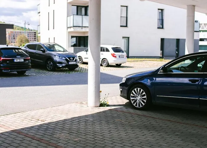 Modern Urban Flat - Near Downtown, Parking 아파트